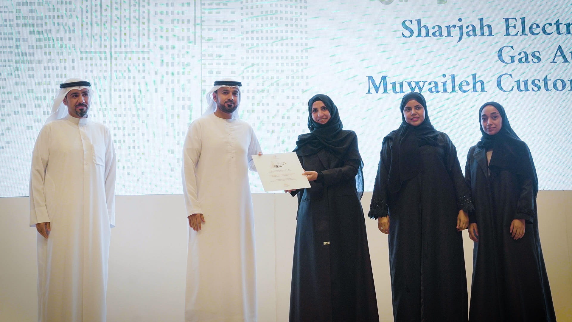 صورة بعنوان: "اجتماعية الشارقة" تكرم 11 جهة كمؤسسات مراعية للسن  