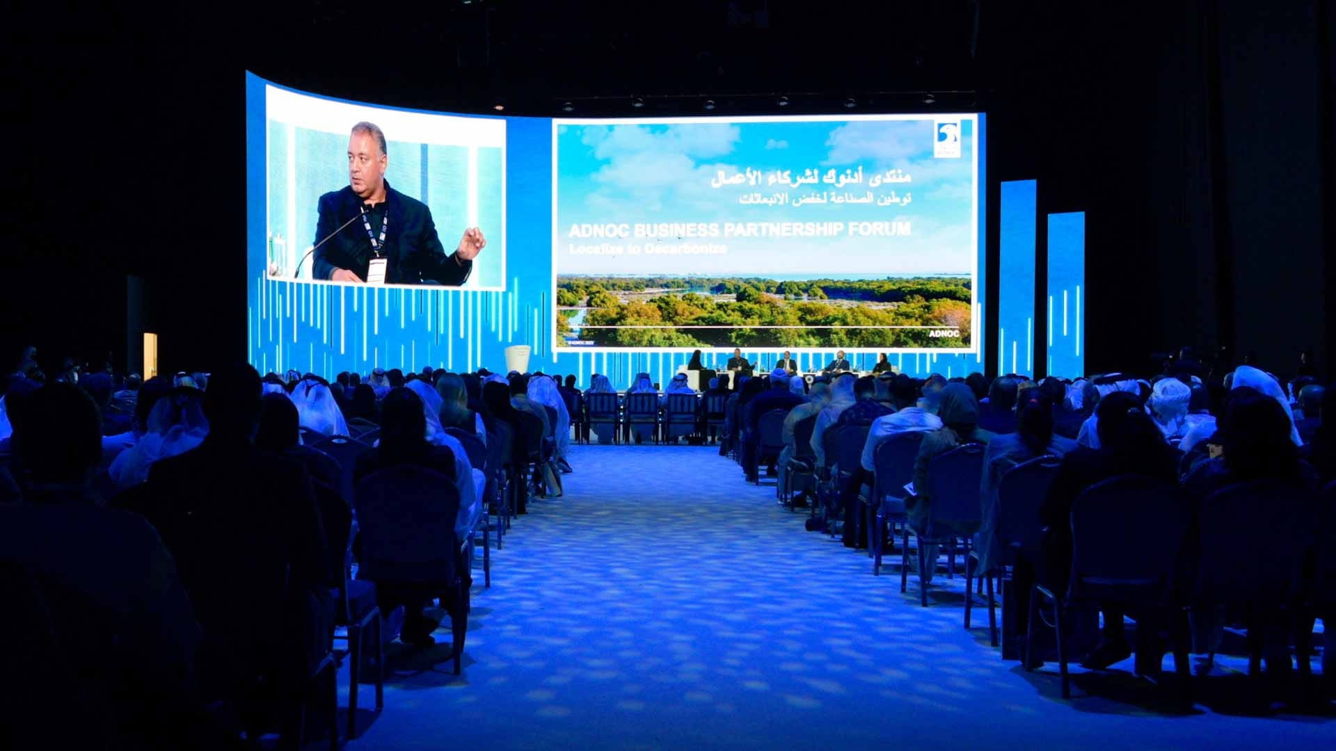 صورة بعنوان: "أدنوك" تُوقع اتفاقيات مع 30 شركة للاستفادة من فرص تصنيع محلية  