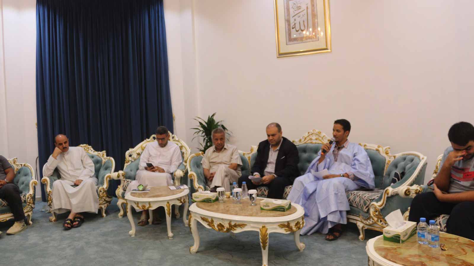 صورة بعنوان: أحمد أبي يتحدث عن "اللهجات العربية" في أمسية ثقافية بالنادي العربي 