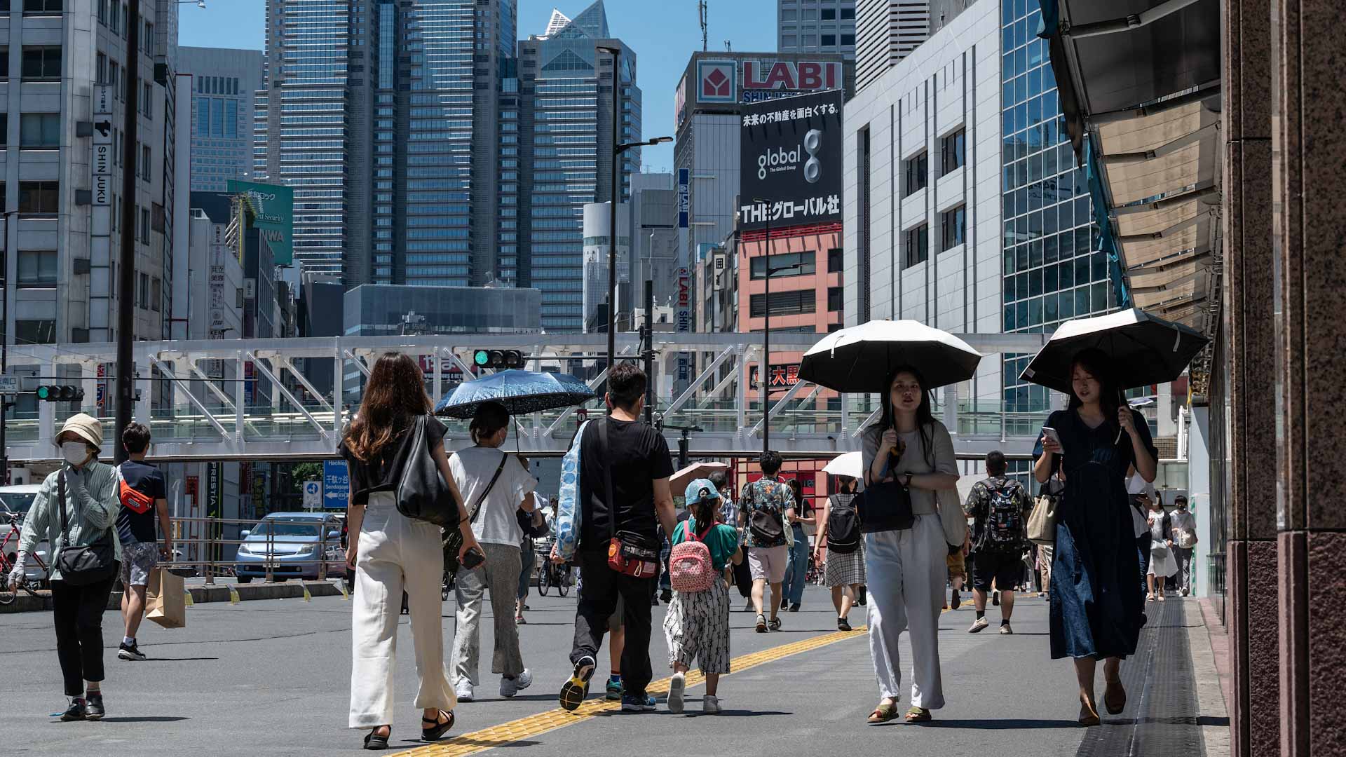 Image for the title: Japan lifts tsunami advisory for coastal areas 