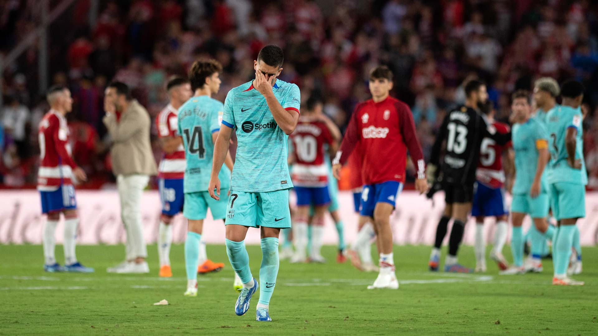 صورة بعنوان: برشلونة يسقط بفخ التعادل أمام غرناطة في الدوري الإسباني 