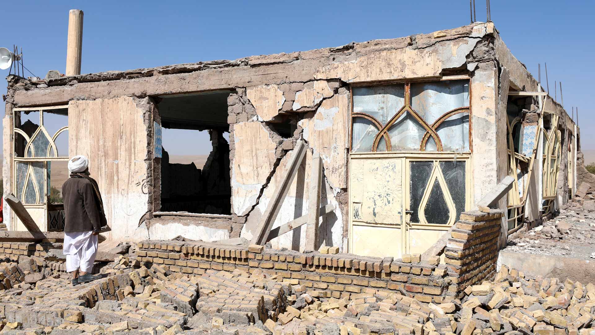 صورة بعنوان: في أفغانستان..أكثر من ألفي قتيل جراء الزلزال وعمليات البحث متواصلة 