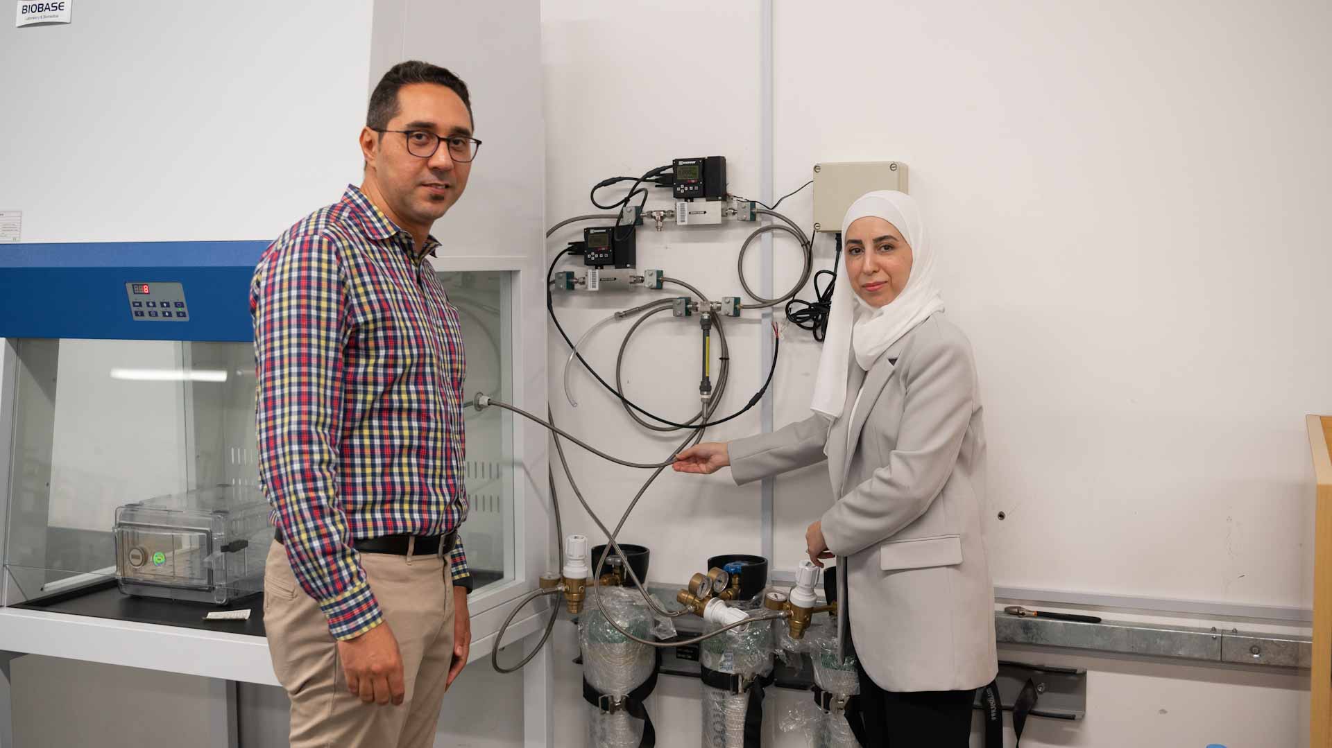 صورة بعنوان: باحثان في "أميركية الشارقة" يطوّران أجهزة تكشف الملوثات البيئية 