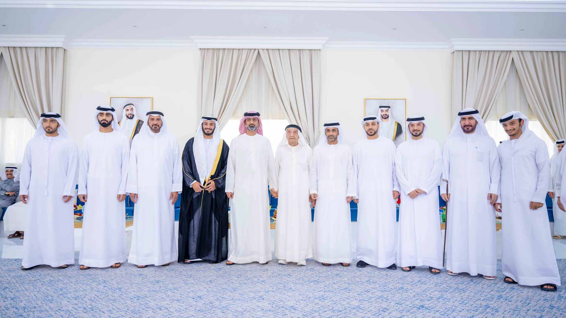 صورة بعنوان: ولي عهد عجمان يحضر حفل زفاف عبد الرحمن أحمد الشرفاء 