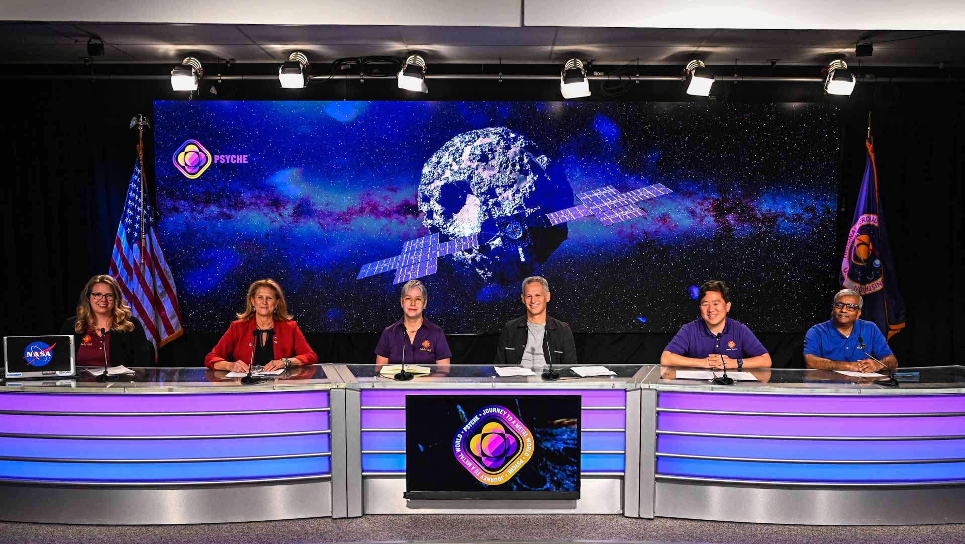 صورة بعنوان: ناسا تكشف النقاب عن أولى صور لعينات كويكب جمعها مسبار أوسايرس-ريكس 