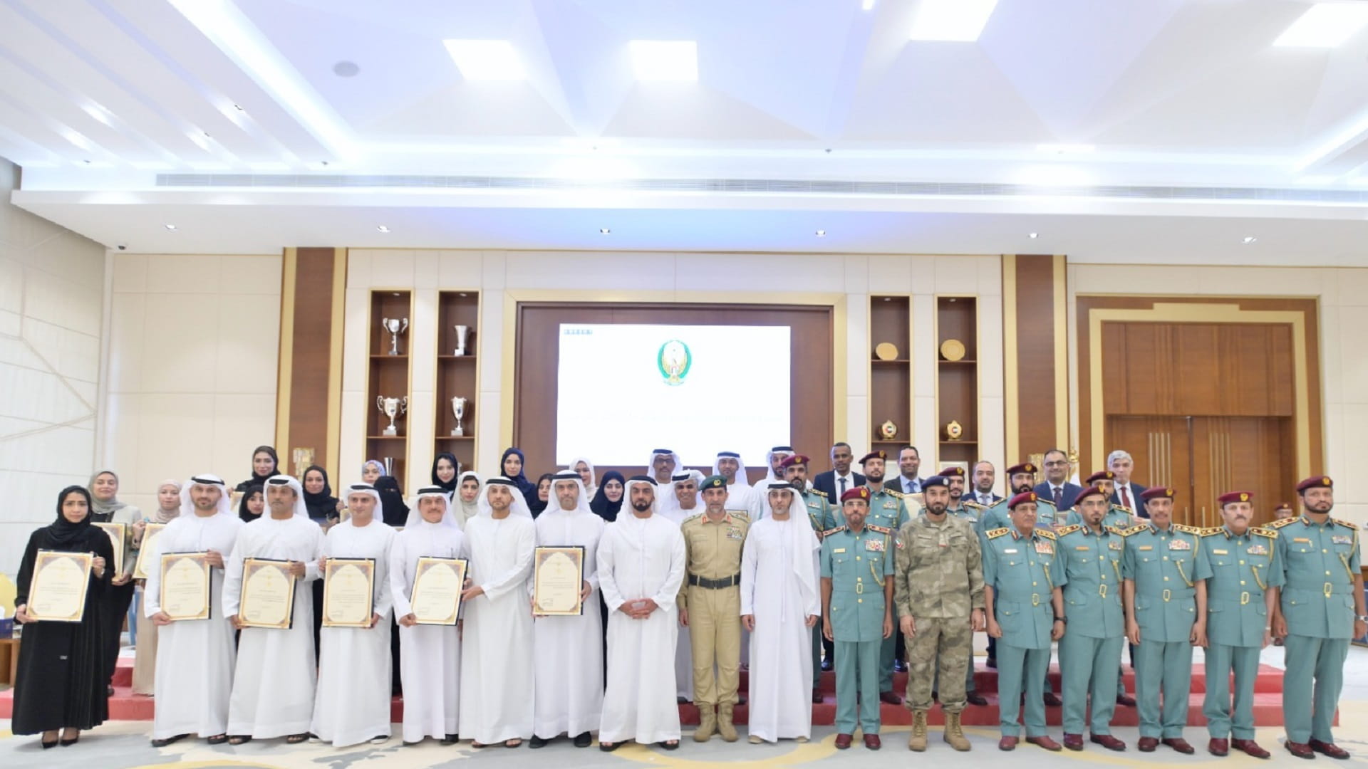 Image for the title: Saif bin Zayed honours teams of 'Unified Electronic Platform' 