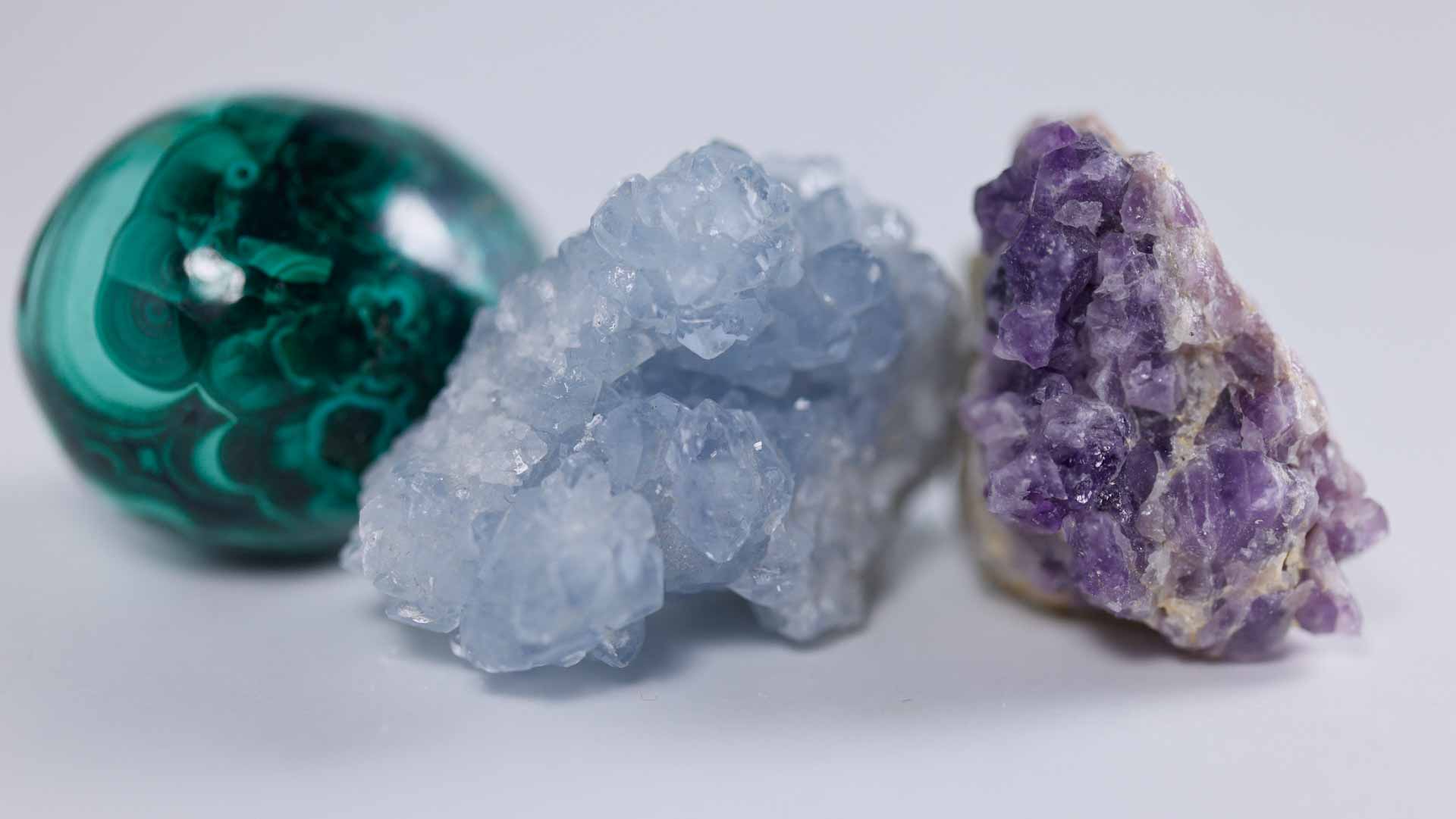 صورة بعنوان: في فرنسا...الجليد يلد مجوهرات وكنوزاً من الأحجار الكريمة  