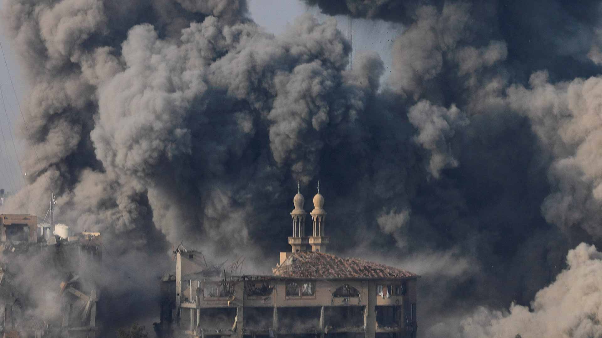 صورة بعنوان: عدد ضحايا القصف الإسرائيلي على غزة يرتفع إلى 1200 قتيل و5600 جريح 