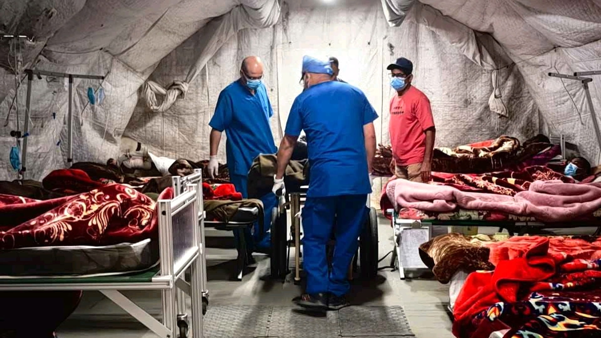 Image for the title: Emirati Field Hospital in Herat receiving quake victims 