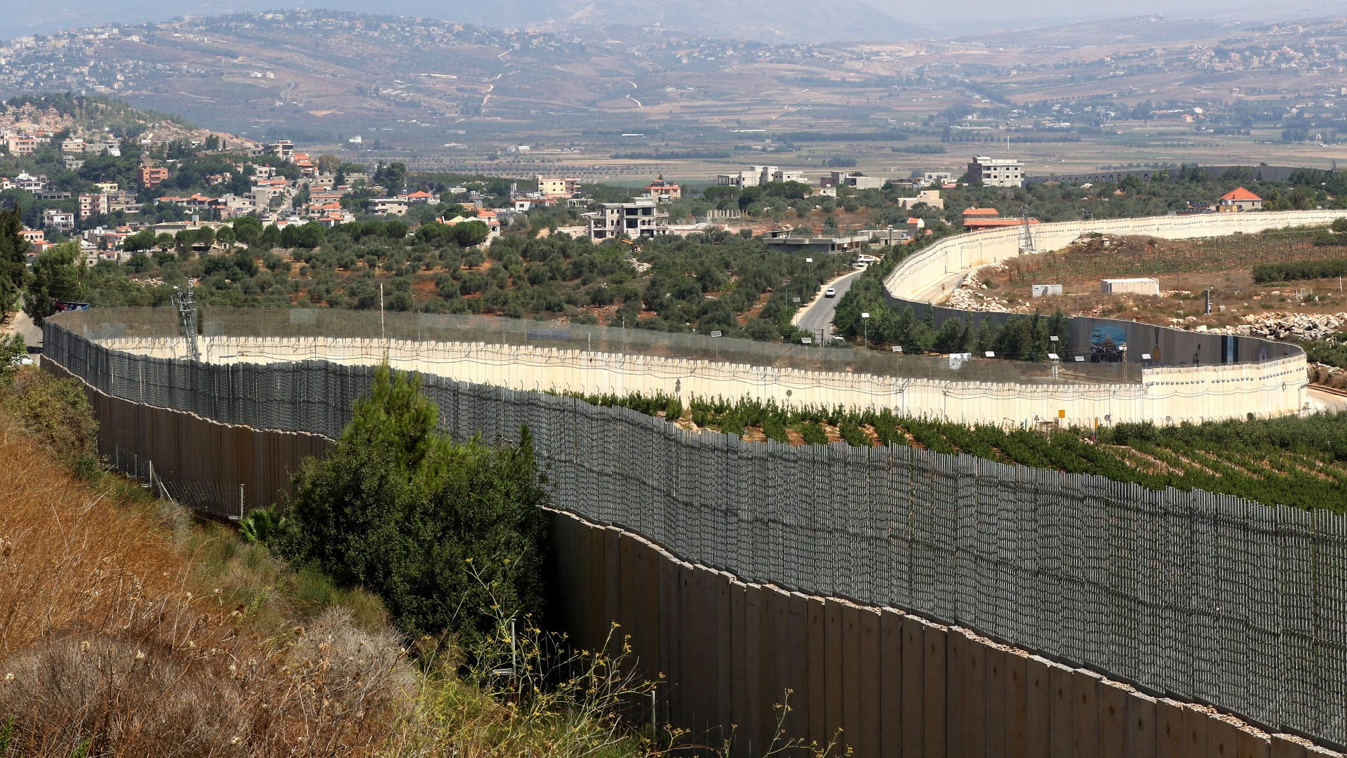 Image for the title: Israel seals off Lebanon border, disrupts GPS in war zones 