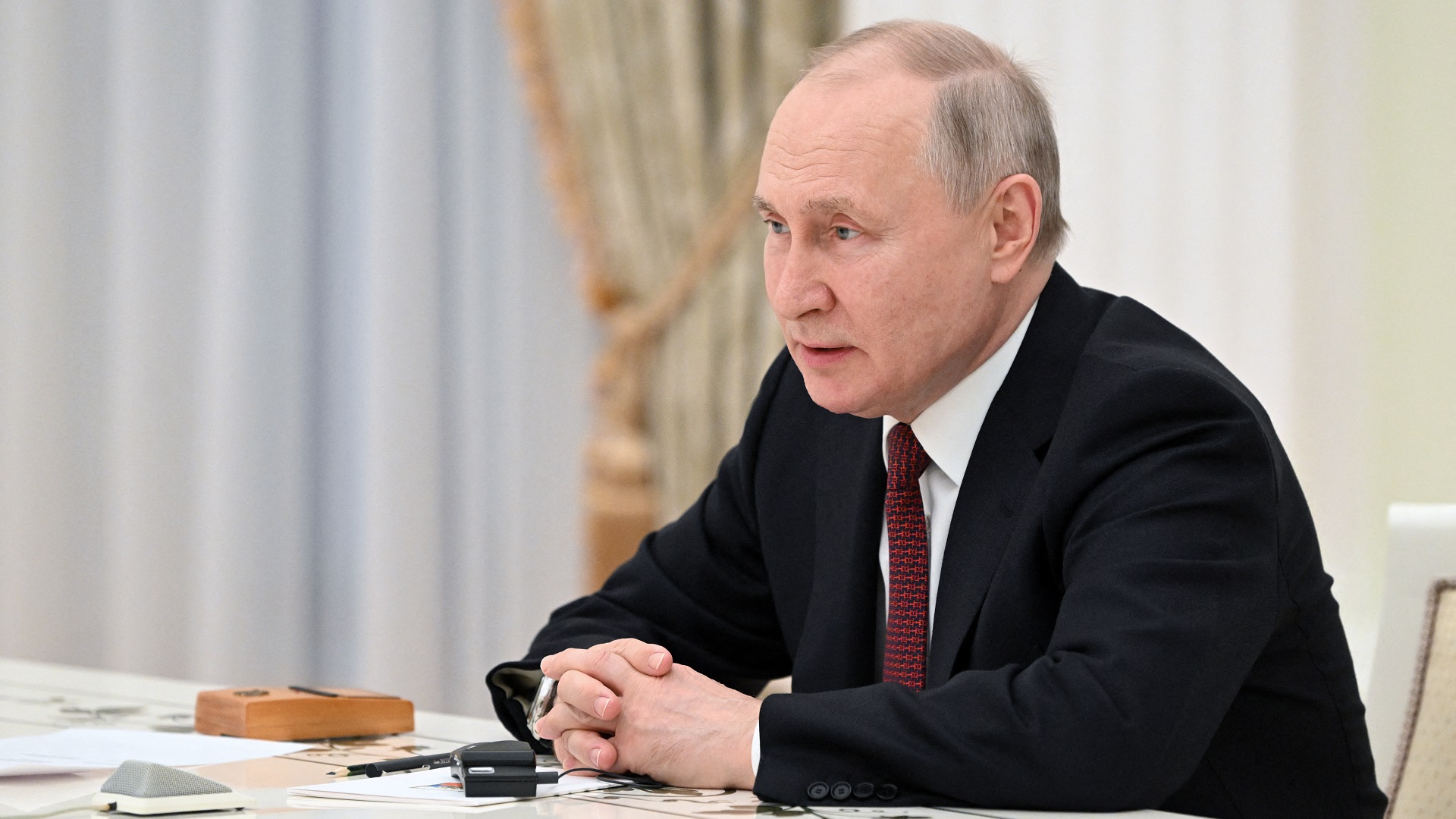 Image for the title: Putin rejects idea of US war against both Russia and China 