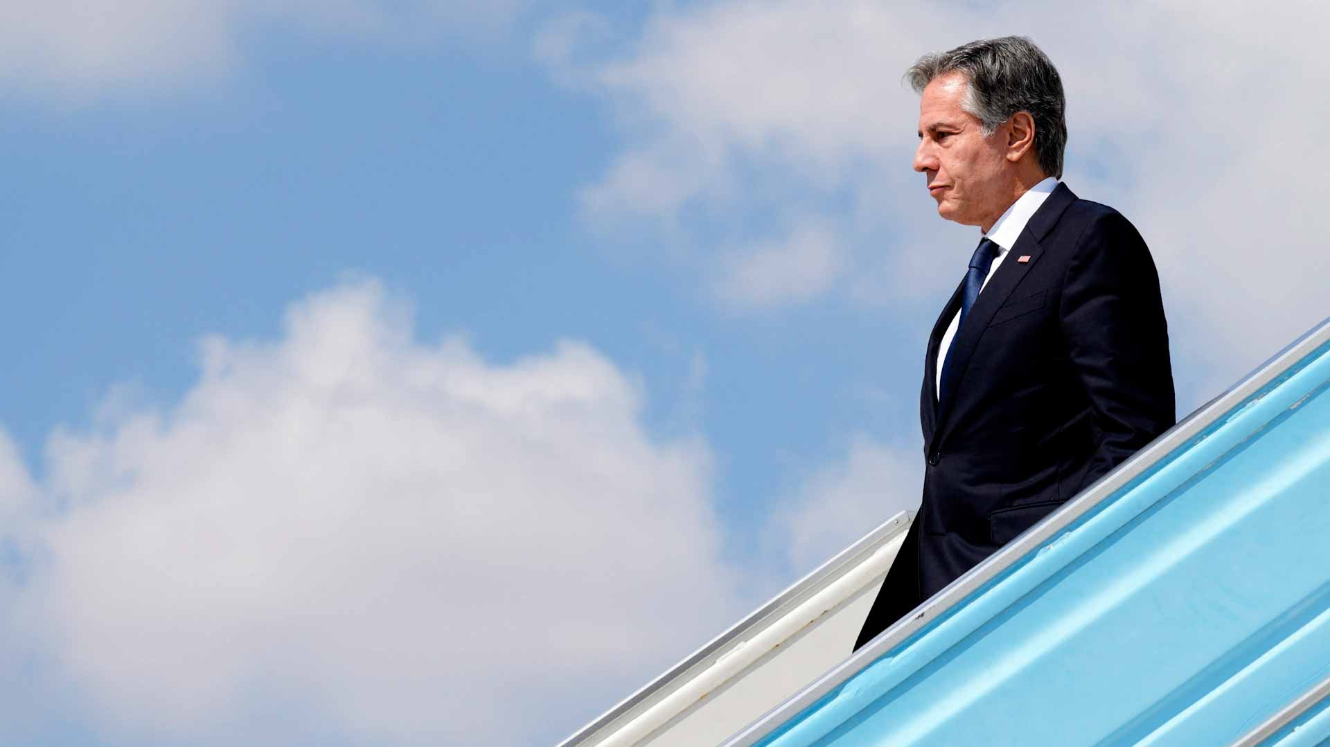 Image for the title: Israel warns of long war on Hamas as Blinken offers support 