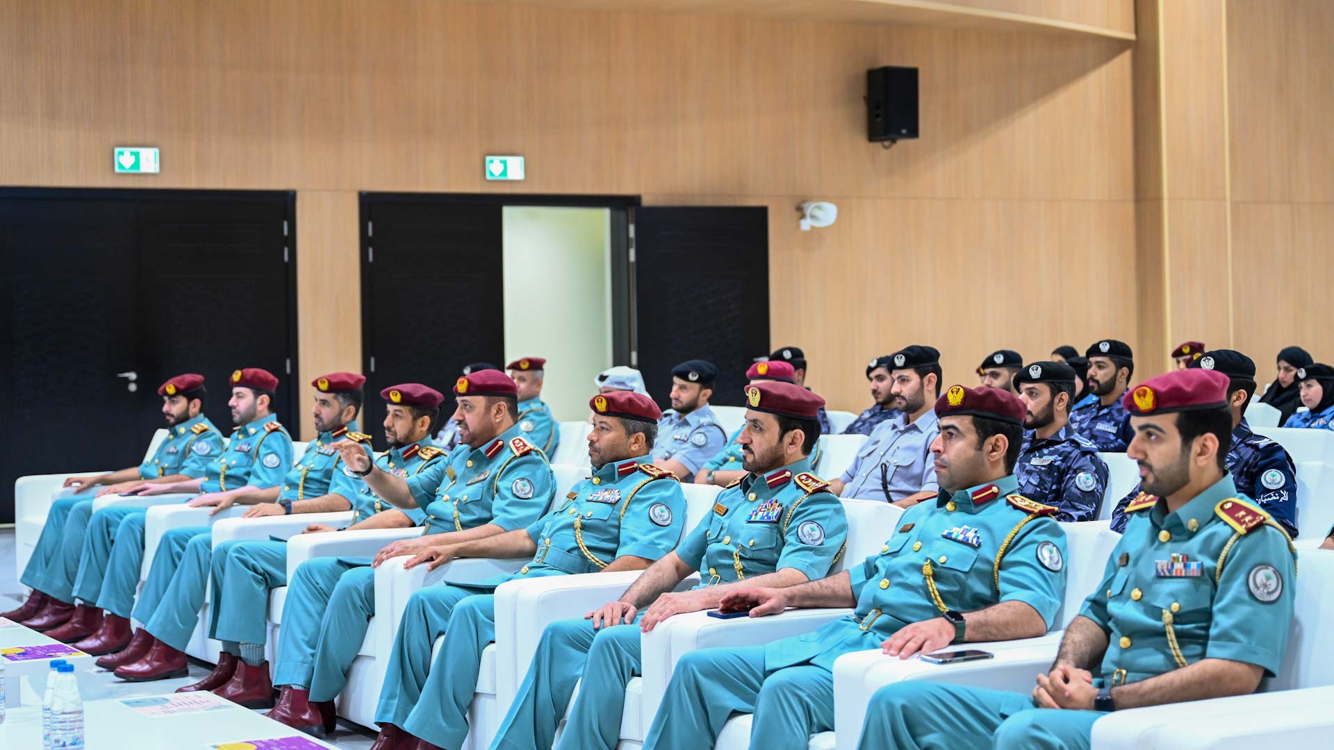 صورة بعنوان: نائب قائد شرطة الشارقة يشهد ورشة "العصا البيضاء" 