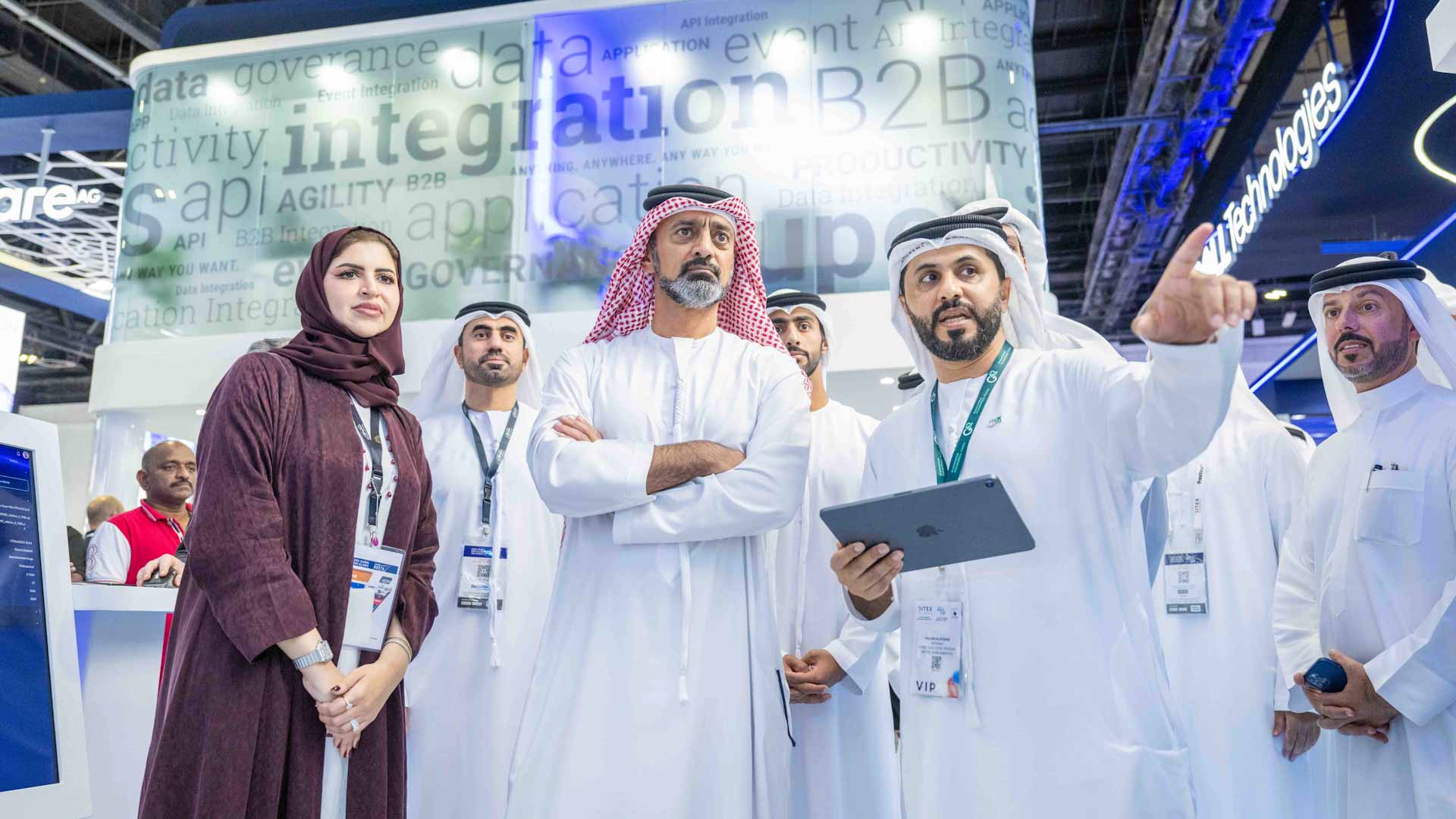 صورة بعنوان: عمار النعيمي يطلع على أحدث المبادرات الرقمية في "جيتكس 2023" 