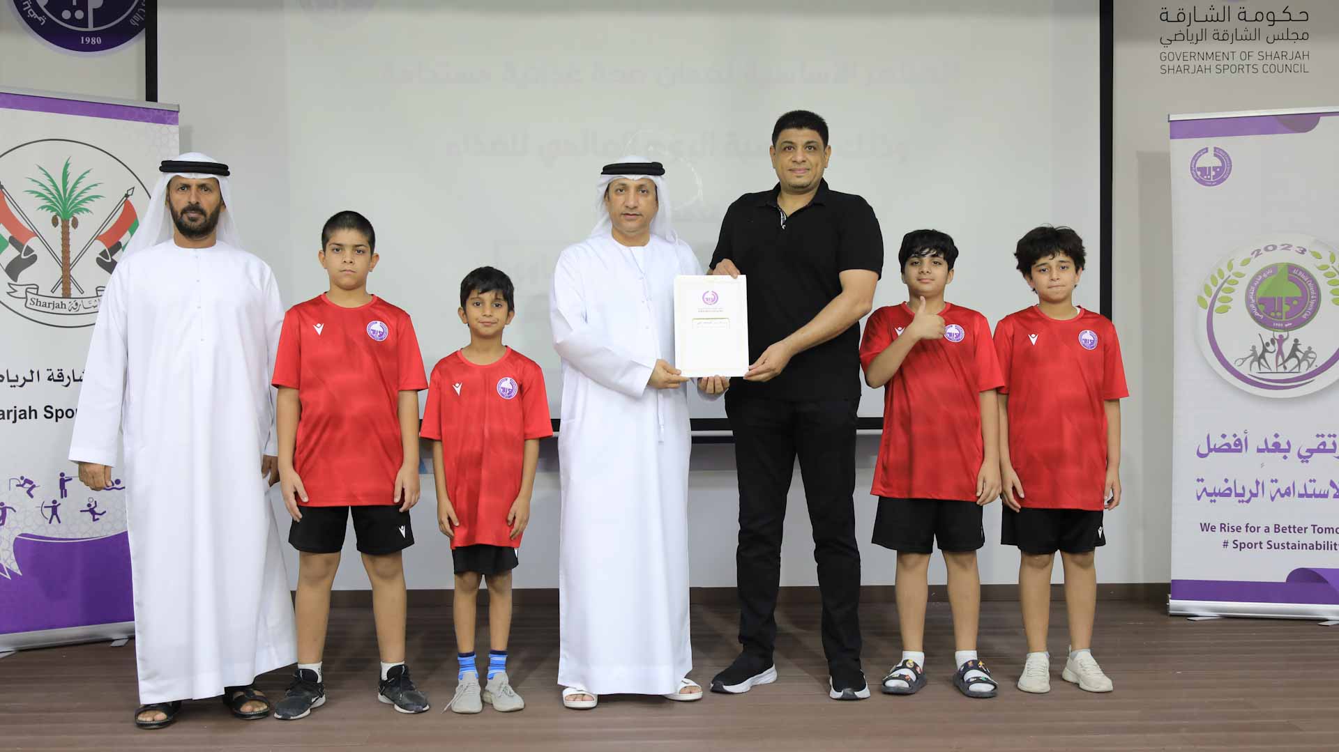 صورة بعنوان: نادي الذيد يوعي اللاعبين بالعناصر الأساسية للتغذية المستدامة  