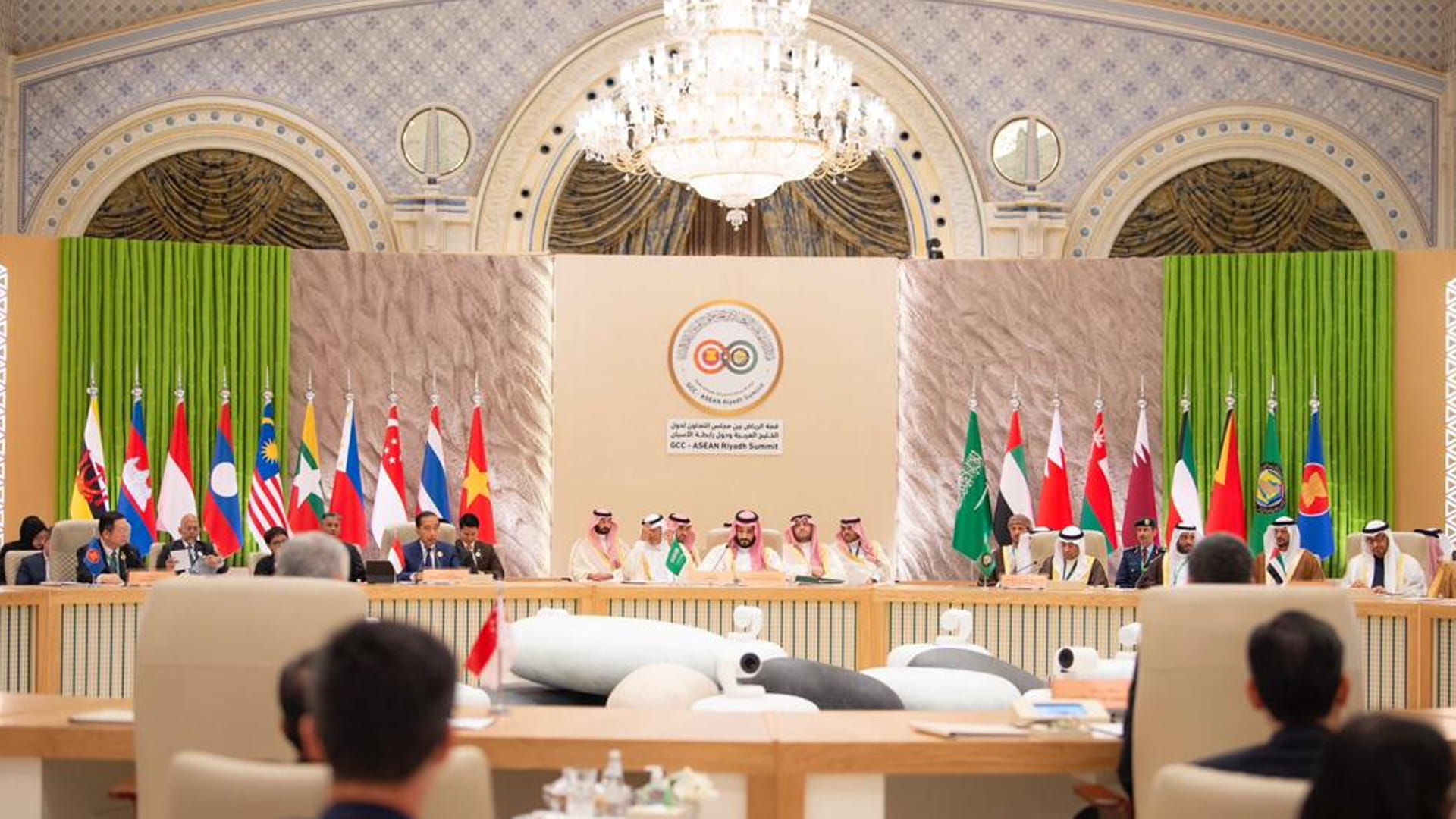 صورة بعنوان: "قمة الرياض" تدعو لوقف فوري ودائم لإطلاق النار في غزة 