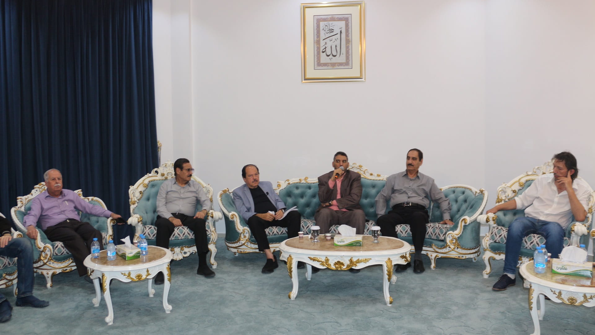 صورة بعنوان: محمد إدريس يقرأ "أشعار ملونة" في أمسية بالنادي الثقافي العربي 