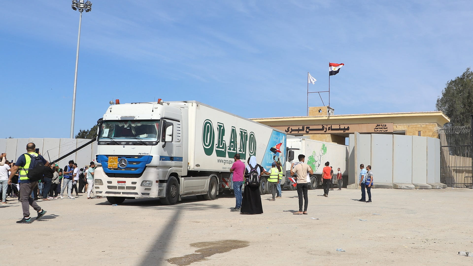 Image for the title: Second aid convoy enter Rafah border crossing en route to Gaza 