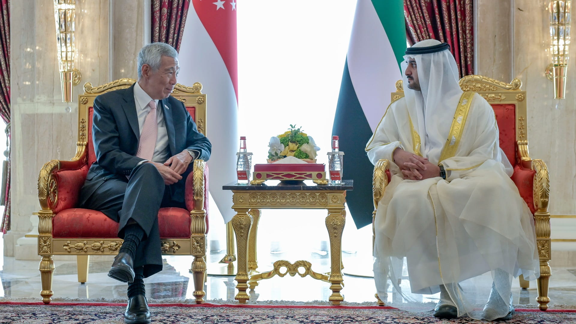 Image for the title: Maktoum bin Mohammed receives Singaporean Prime Minister 