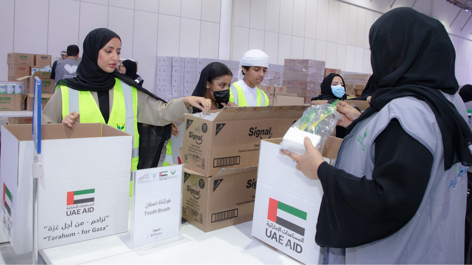 Image for the title: Sharjah prepares 7,500 aid packages for Gaza 