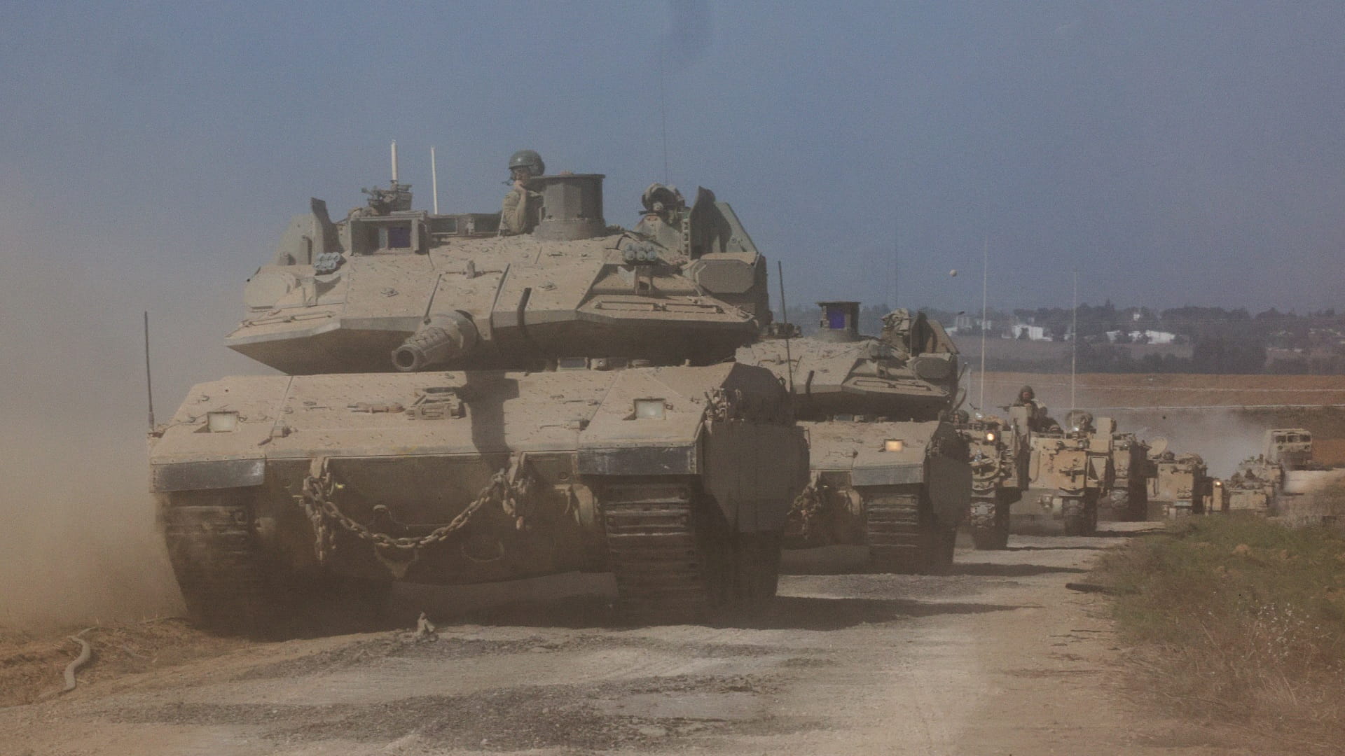 صورة بعنوان: مقتل جندي إسرائيلي وإصابة 3 آخرين بتوغل في غزة 