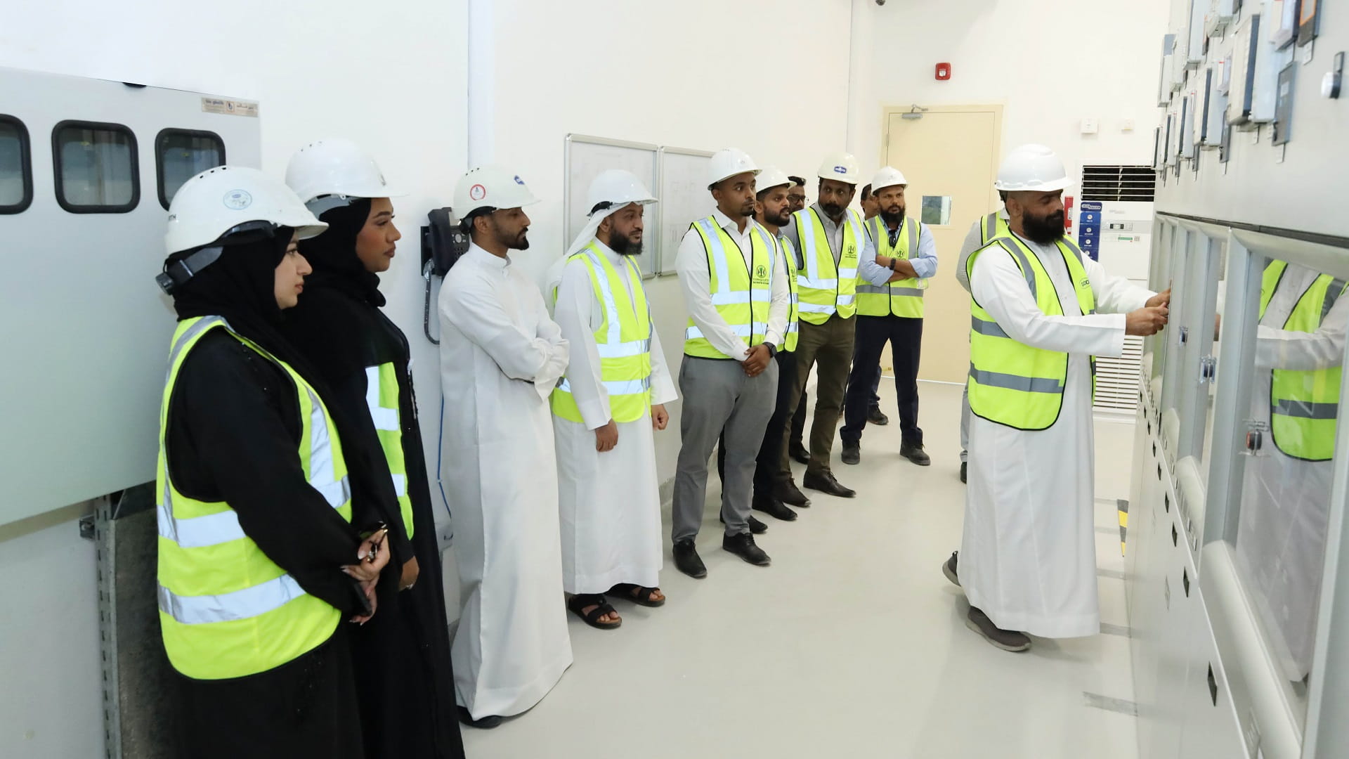 صورة بعنوان: كهرباء الشارقة تبدأ تشغيل محطة جديدة للطاقة في منطقة تلال بالسيوح 