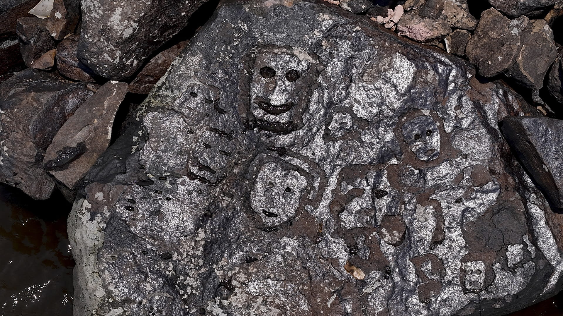 Image for the title: Drought in Brazil's Amazon reveals ancient engravings 