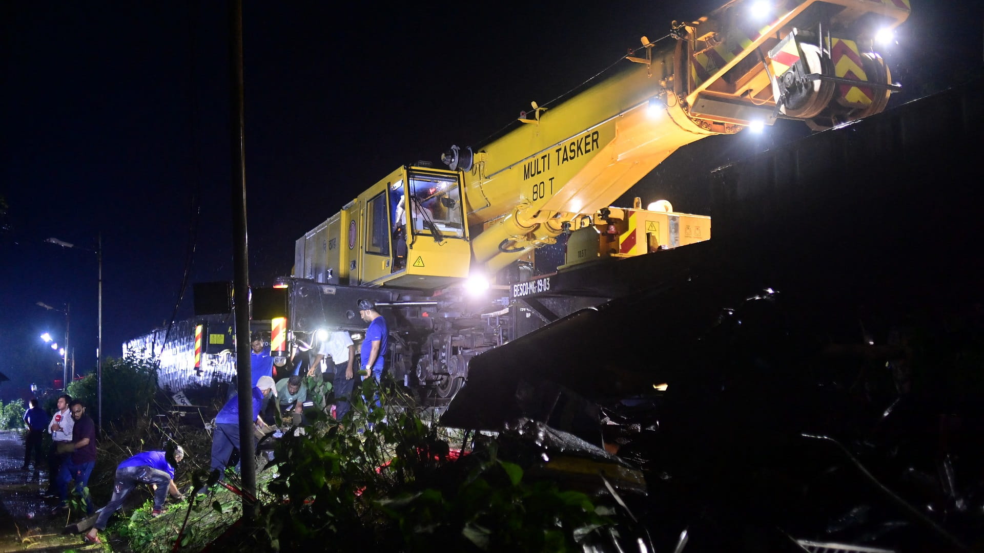 Image for the title: Seventeen dead, over 100 injured in Bangladesh train crash 