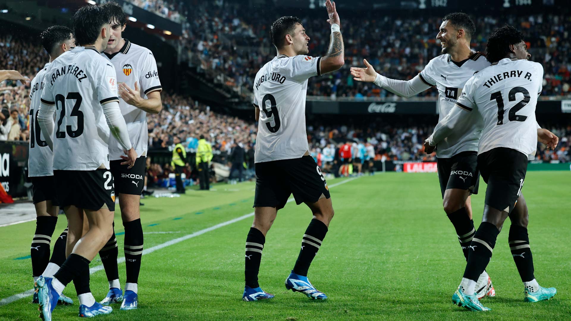 صورة بعنوان: فالنسيا يتخطى قادش في الدوري الإسباني 