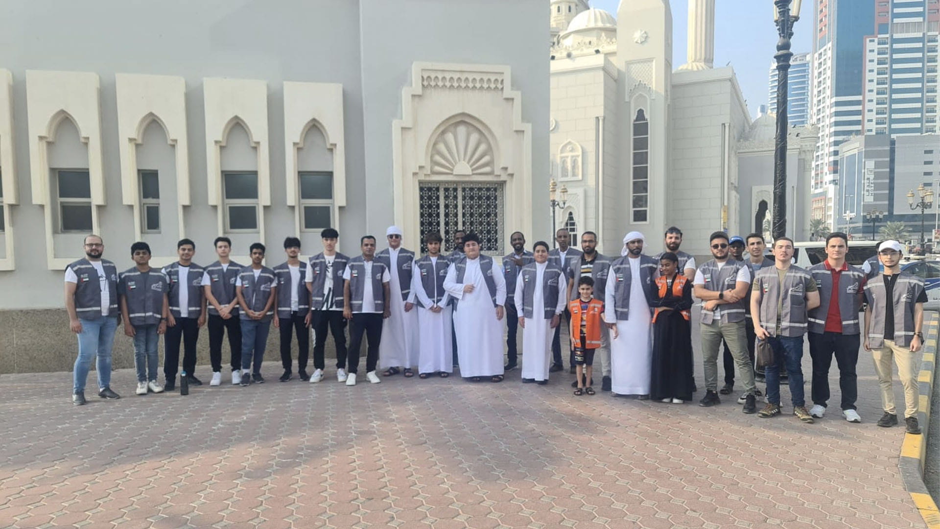 صورة بعنوان: "اجتماعية الشارقة": 430 متطوعاً يشاركون في مسيرة "العصا البيضاء" 