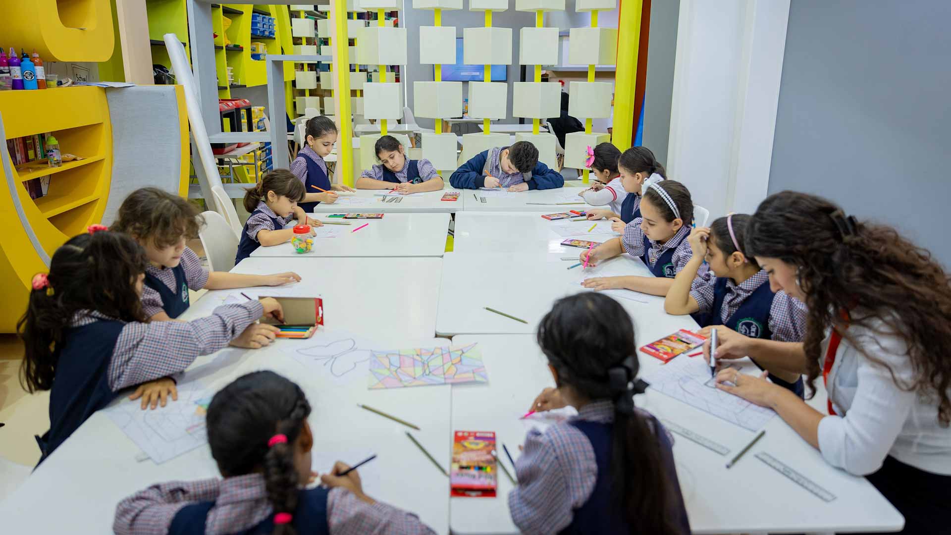 صورة بعنوان: 6 مساحات تفاعليّة تستضيف 900 ورشة في "الشارقة الدولي للكتاب 2023" 