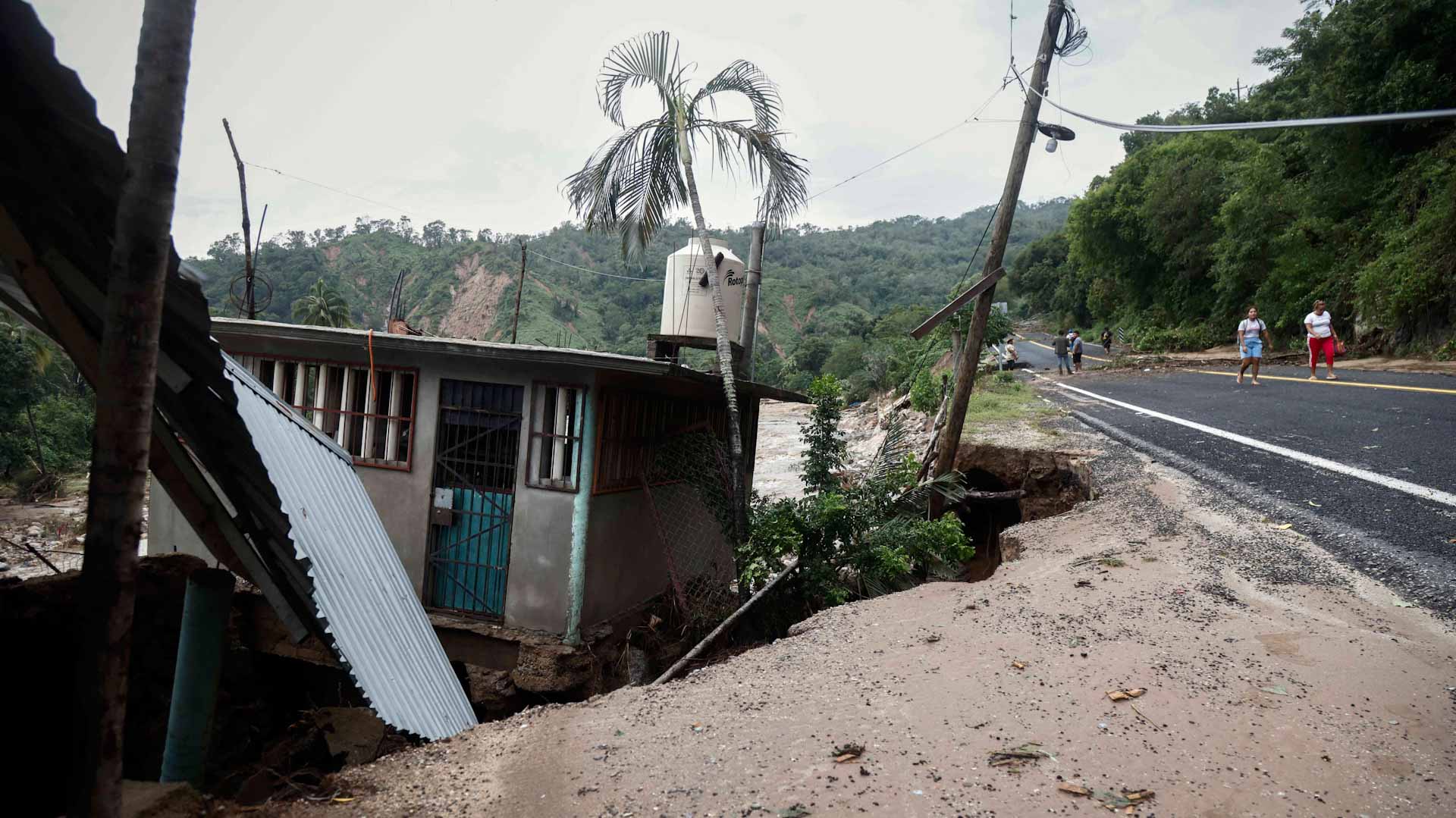 Image for the title: Mexico races to help battered Acapulco after major hurricane 