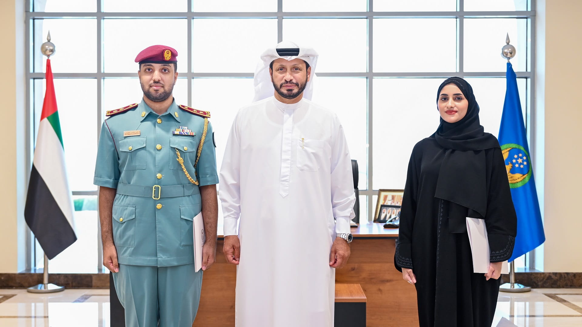 صورة بعنوان: اللواء الشامسي يكرم متميزين من الكوادر المبتكرة في شرطة الشارقة 