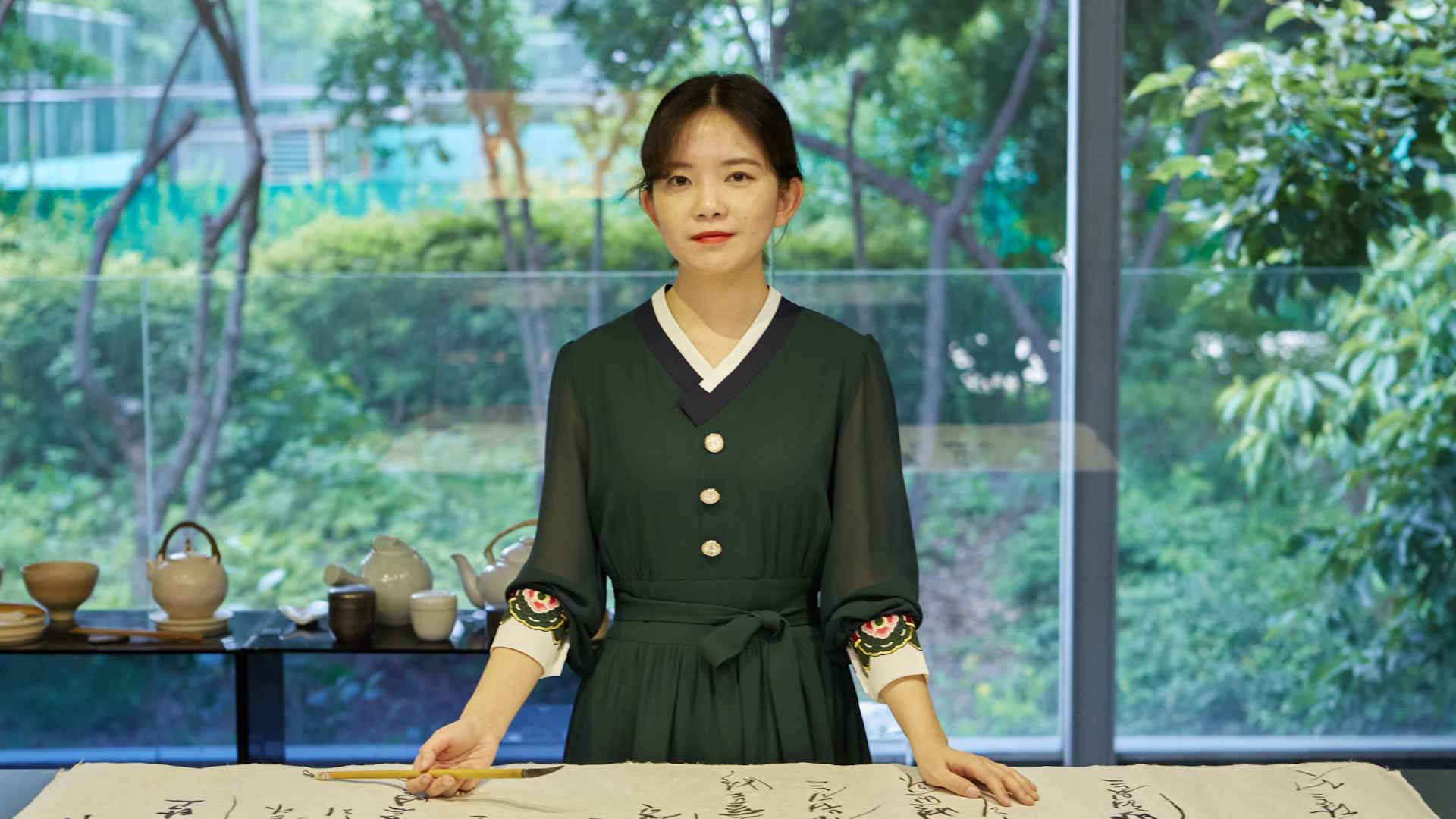 Image for the title: SK invites visitors to wear traditional Hanbok in SIBF 