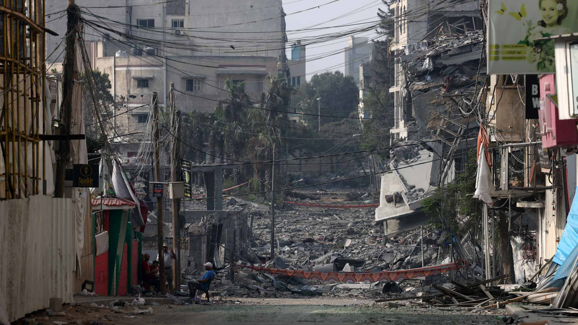 Image for the title: Gaza death toll reaches 7,650 dead, West Bank at 111 dead 