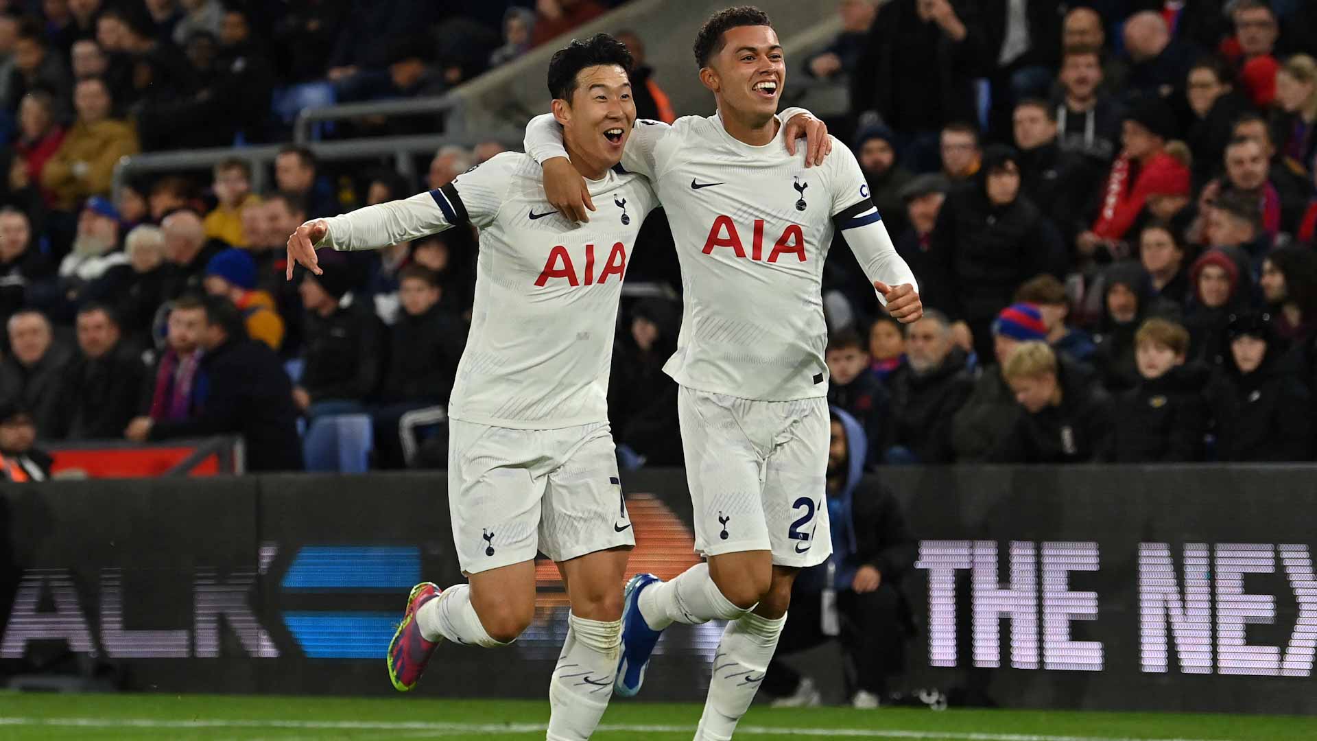 صورة بعنوان: توتنهام يعزز صدارته للدوري الإنجليزي الممتاز  