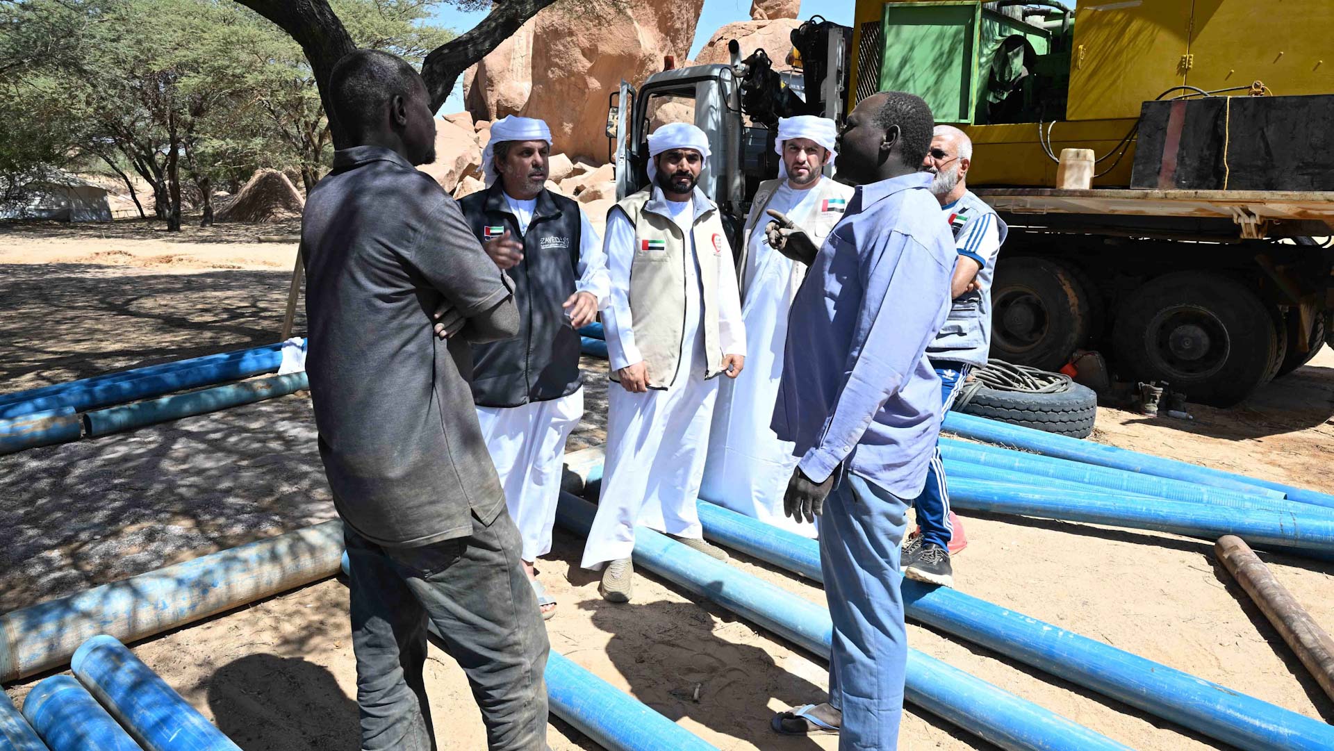 صورة بعنوان: الفريق الإنساني الإماراتي في تشاد يدشن ثاني بئر جوفية بأم جرس 