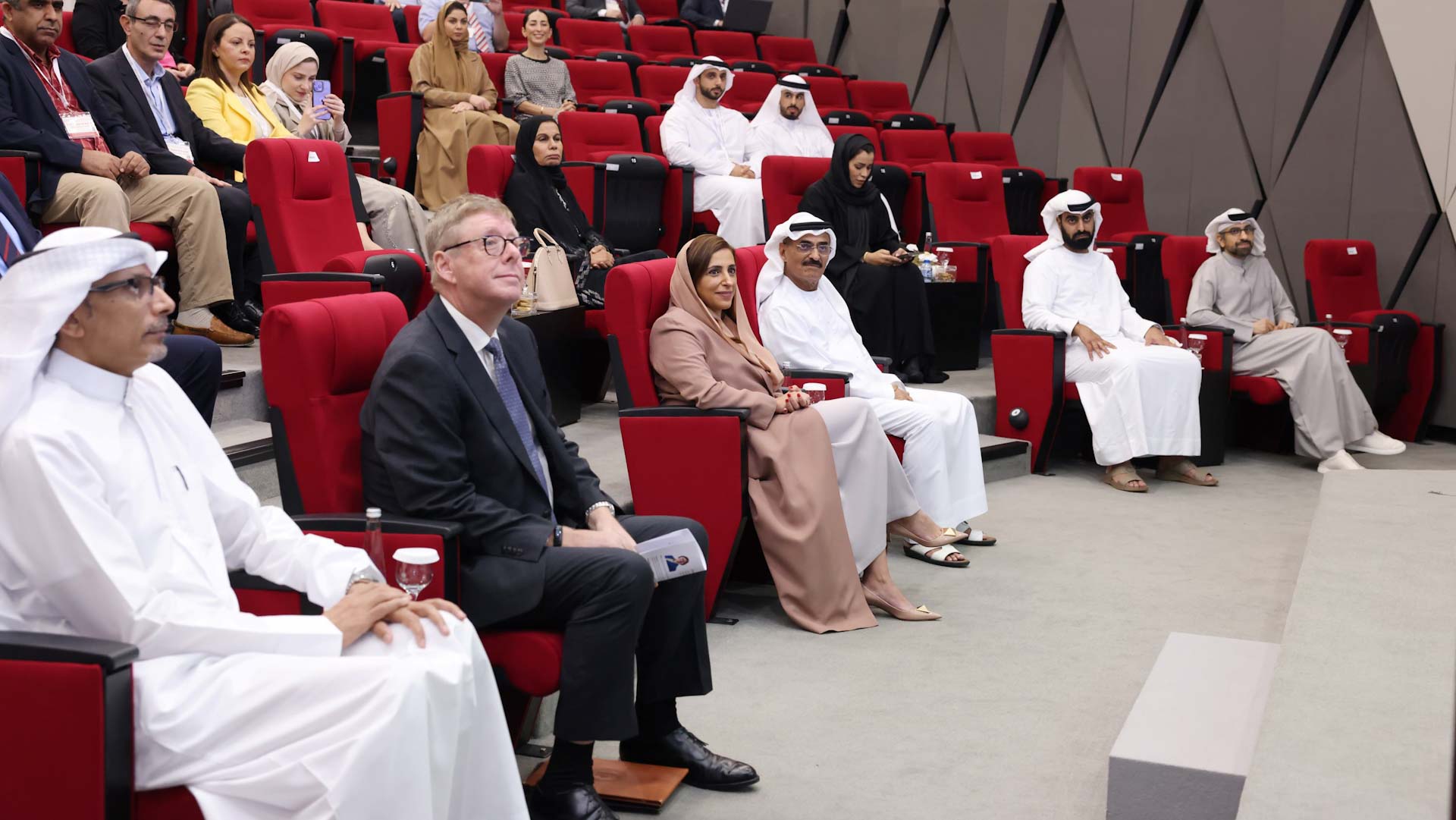 صورة بعنوان: بدور القاسمي تفتتح "المؤتمر الدولي للكمبيوتر" في "أميركية الشارقة" 