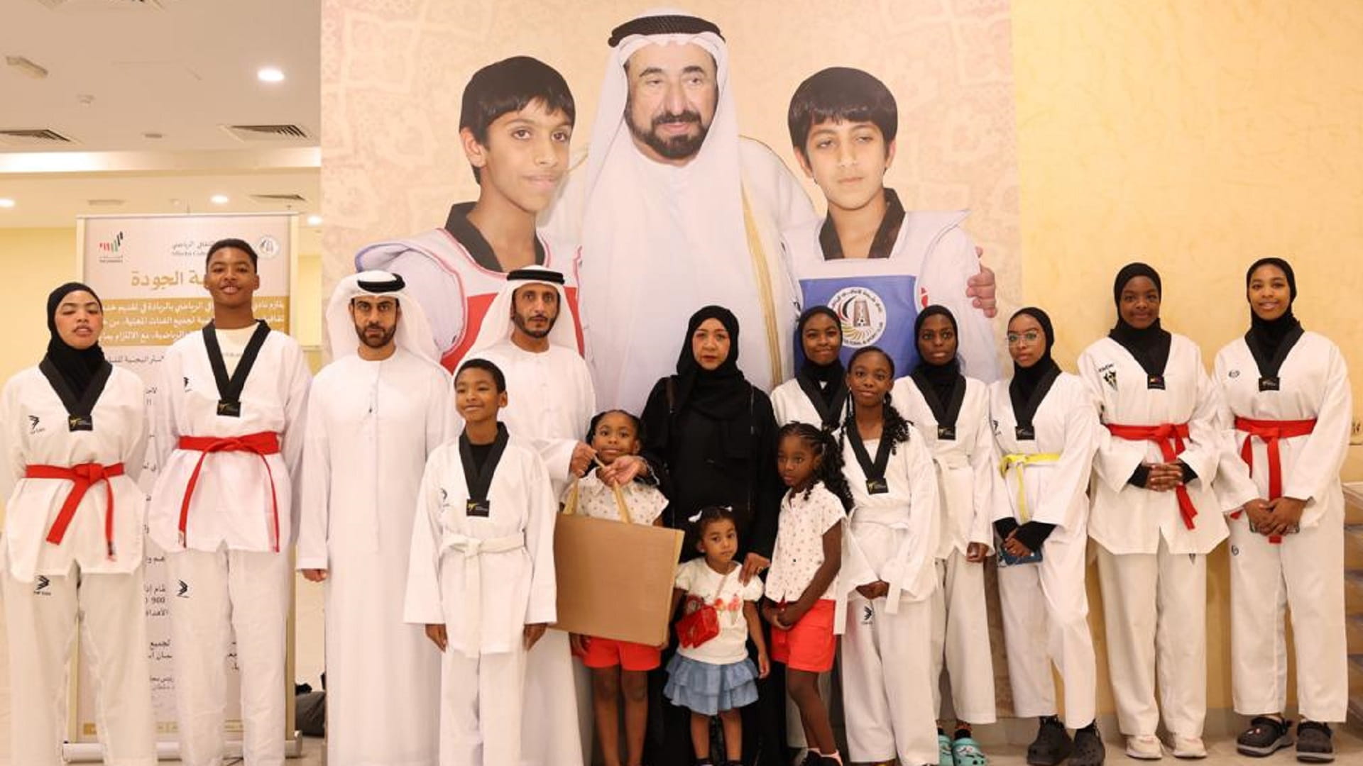 صورة بعنوان: رئيس مجلس إدارة نادي مليحة يكرم الأسر الرياضية المتميزة 