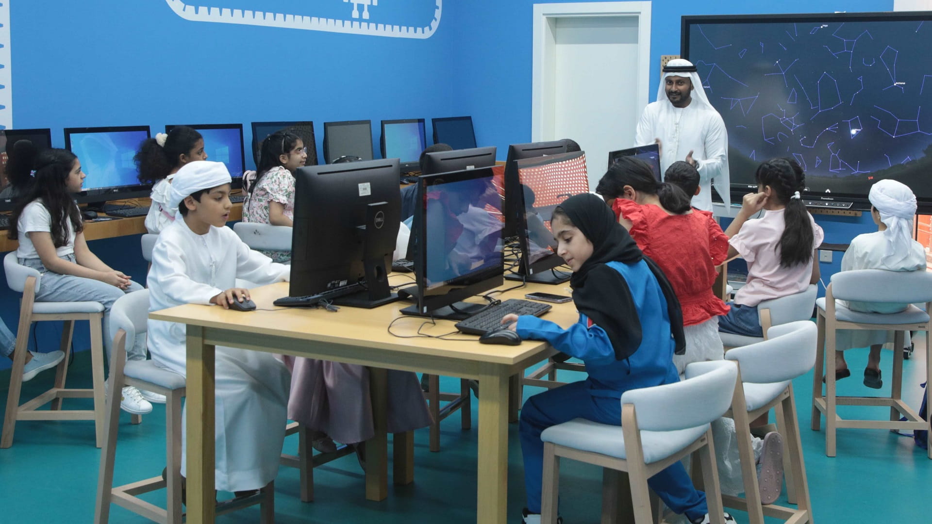 صورة بعنوان: منتسبو أطفال الشارقة يخوضون تجربة التعرف على عالم الفضاء 