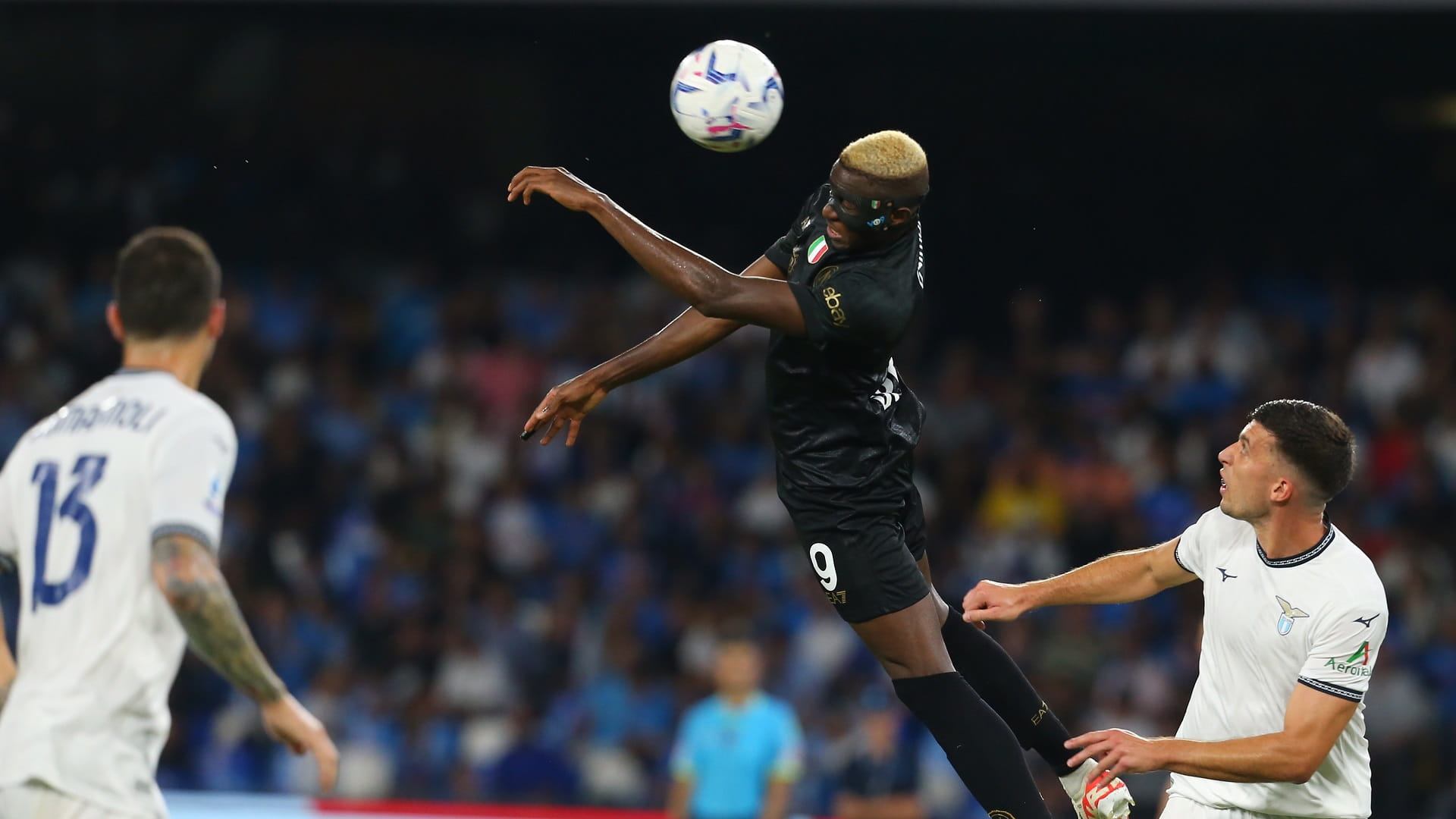 صورة بعنوان: لاتسيو يتخطى نابولي في الدوري الإيطالي لكرة القدم 