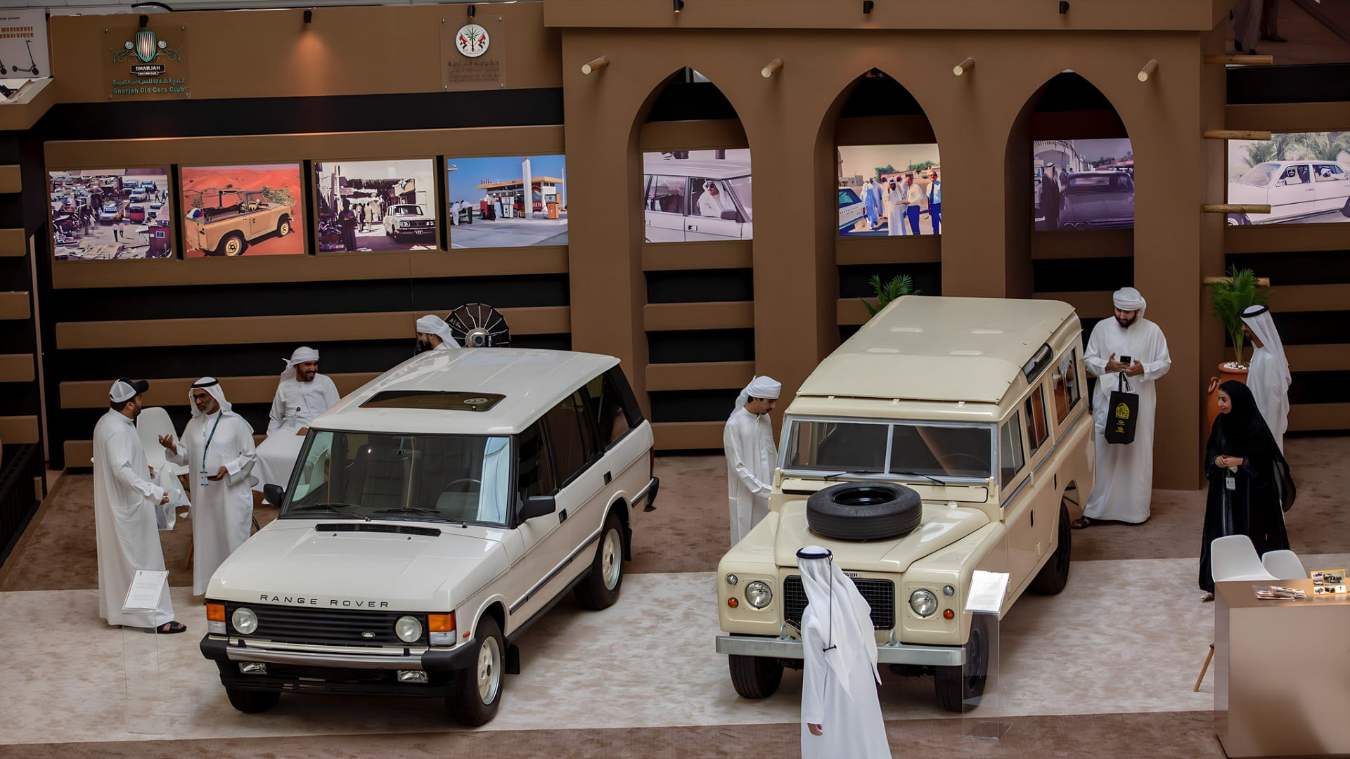 صورة بعنوان: جناح نادي الشارقة للسيارات القديمة يجذب زوار "أبوظبي للفروسية" 