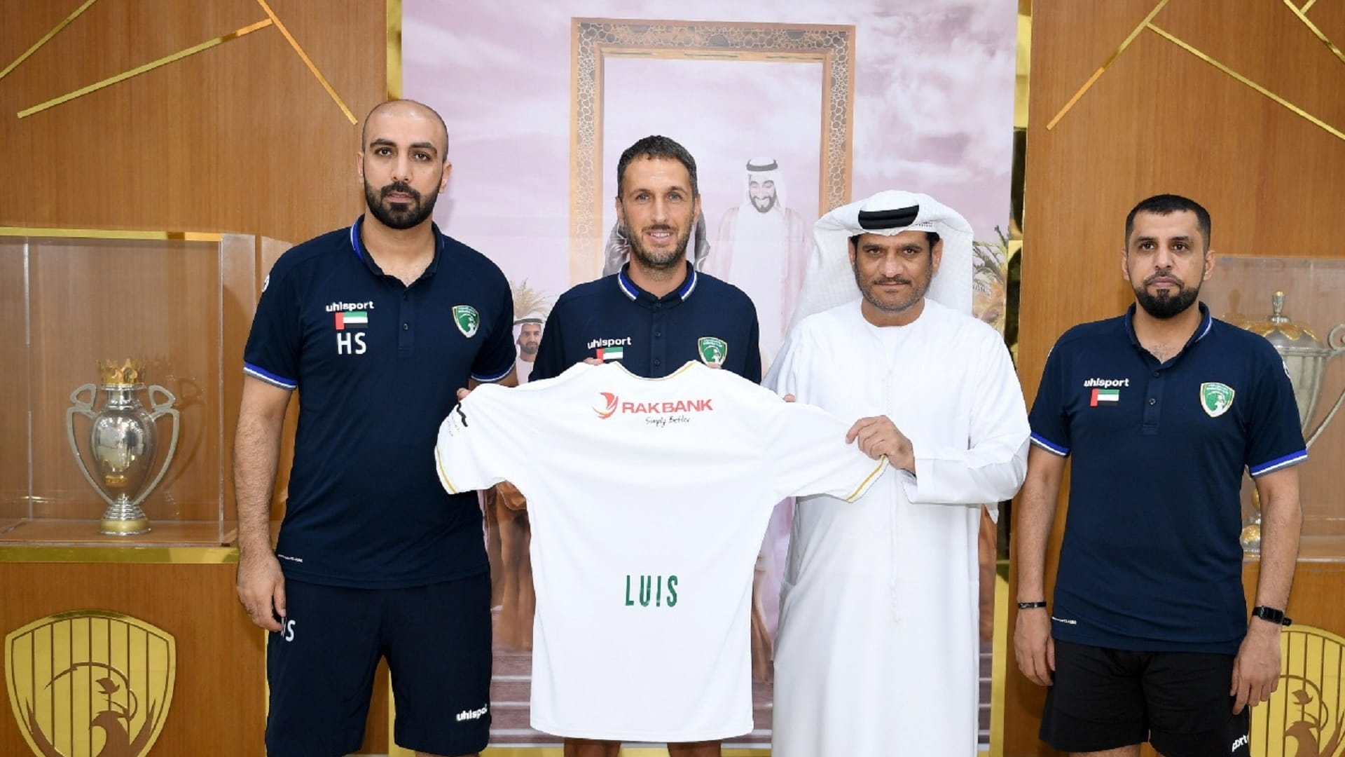 صورة بعنوان: نادي الإمارات يتعاقد مع المدرب الإسباني لويس بلاناغوما 