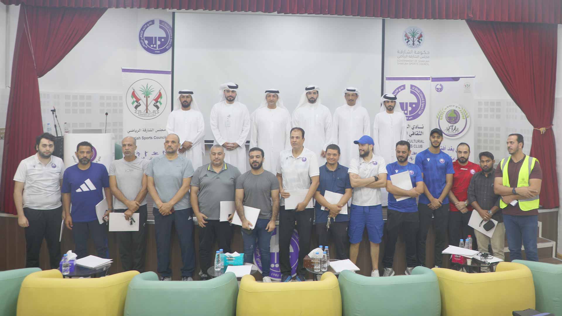 صورة بعنوان: نادي الذيد ينظم محاضرة حول التدابير الصحيحة أثناء العمل المكتبي 