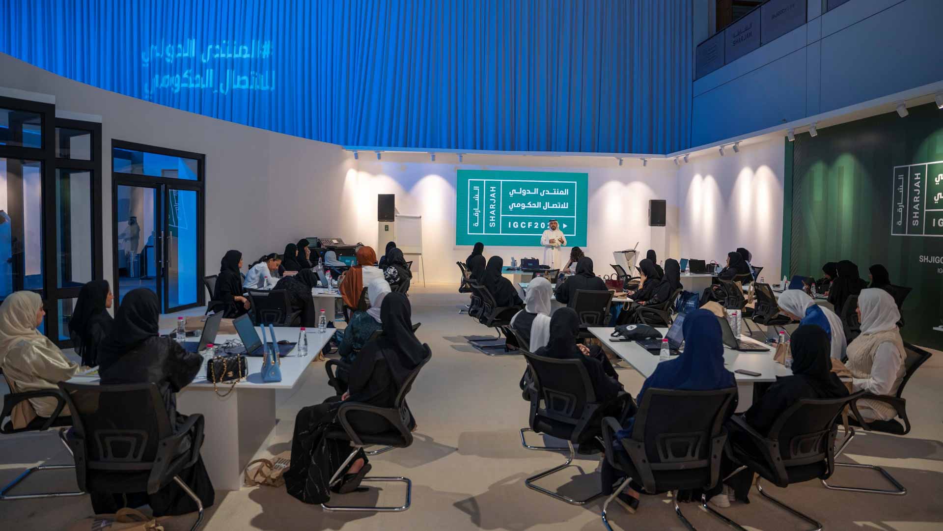 صورة بعنوان: 4 قاعات متخصصة تحتضن 28 جلسة حوارية في "الدولي للاتصال الحكومي" 