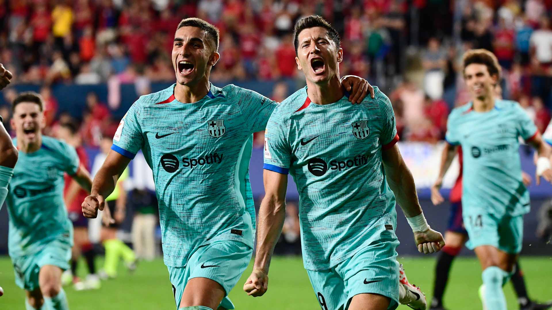 صورة بعنوان: ليفاندوفسكي يقود برشلونة للفوز على أوساسونا بالدوري الإسباني 