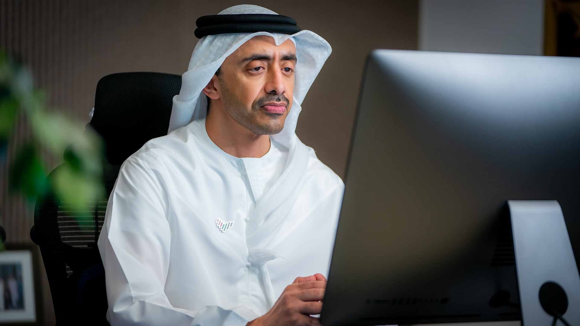 صورة بعنوان: عبد الله بن زايد: عودة النيادي إنجاز استثنائي في عالم الفضاء 