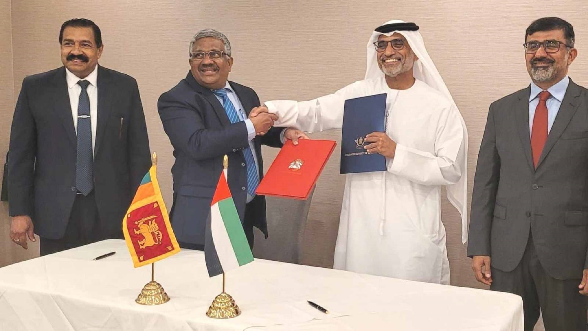 صورة بعنوان: الإمارات وسريلانكا توقعان اتفاقية لفتح الأجواء عن الرحلات الجوية 