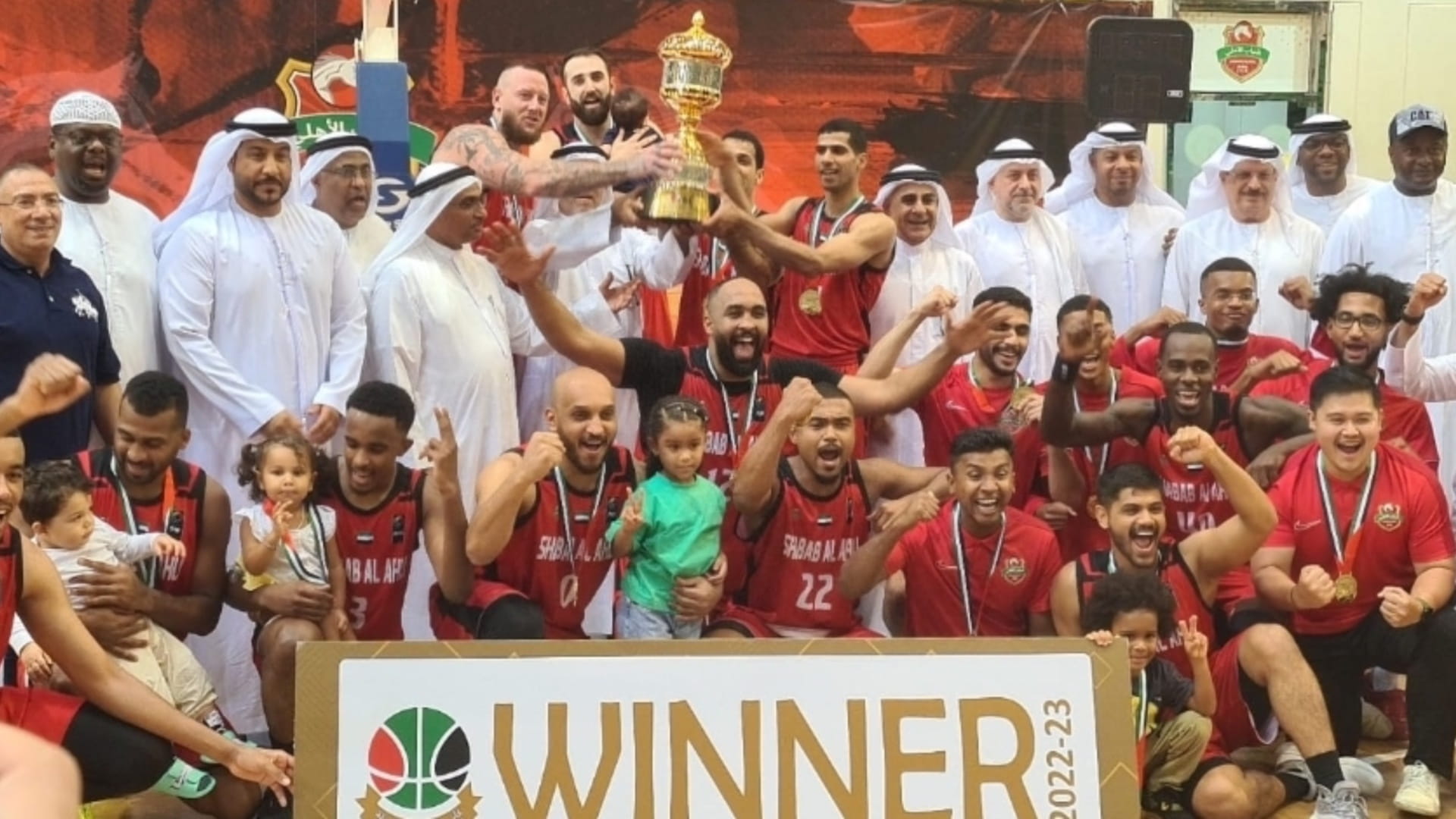 صورة بعنوان: شباب الأهلي يحافظ على لقبه لكأس نائب رئيس الدولة لكرة السلة 