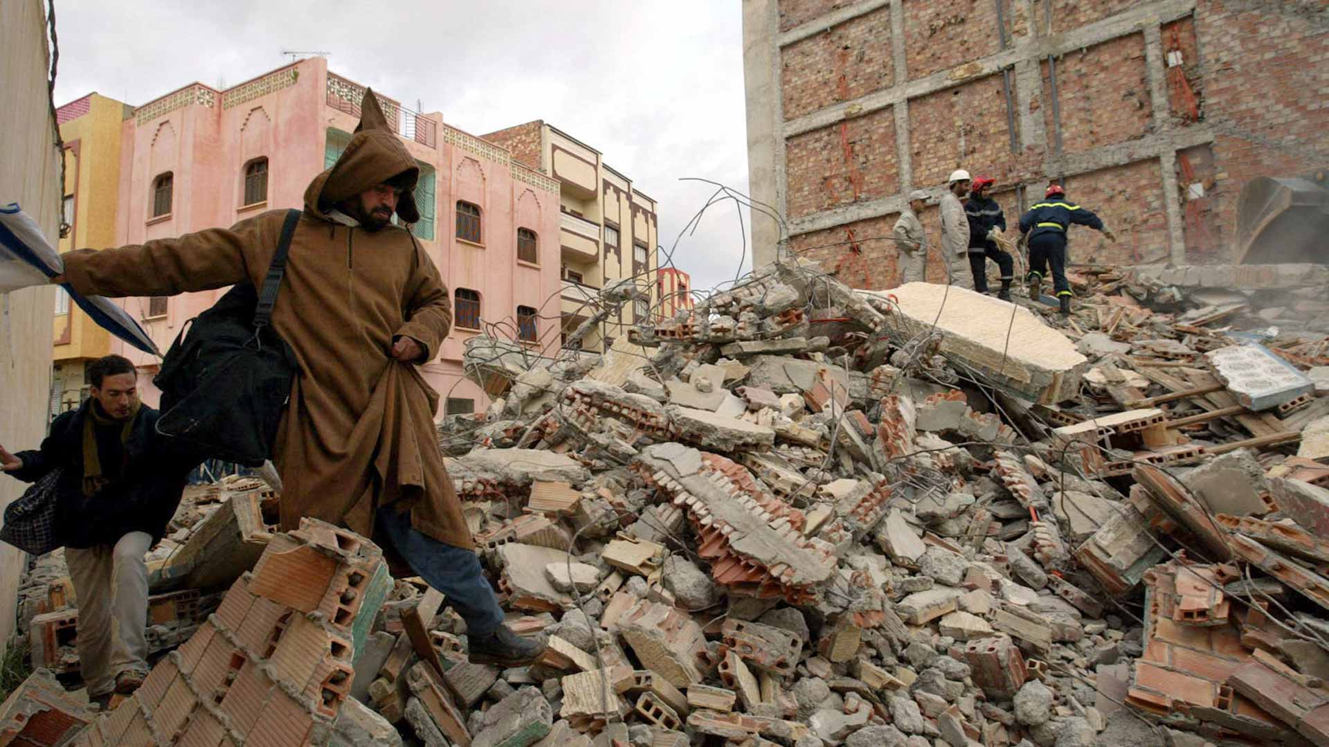 صورة بعنوان: مع استمرار عمليات البحث...حصيلة زلزال المغرب ترتفع إلى 1037 قتيلاً 